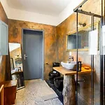 Guesthost - Center Charming Flat With Terrace לצ'ה