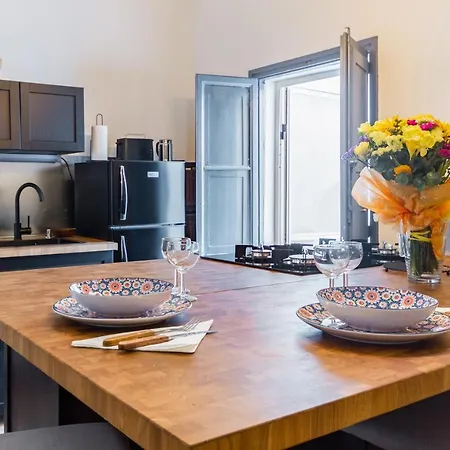 Guesthost - Center Charming Flat With Terrace Апартаменты Лечче