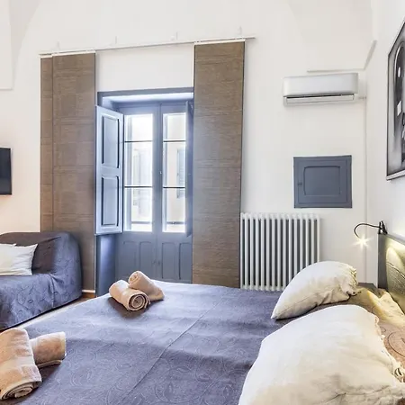 Guesthost - Center Charming Flat With Terrace