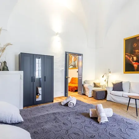 Апартаменты Guesthost - Center Charming Flat With Terrace Лечче