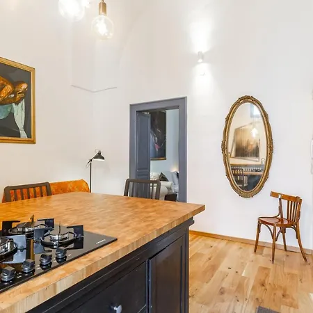 Center Charming Flat With Terrace شقة *