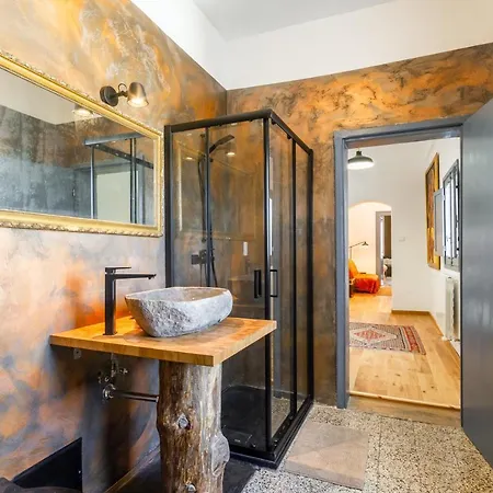 Guesthost - Center Charming Flat With Terrace