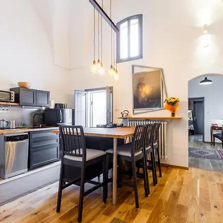 Guesthost - Center Charming Flat With Terrace Daire