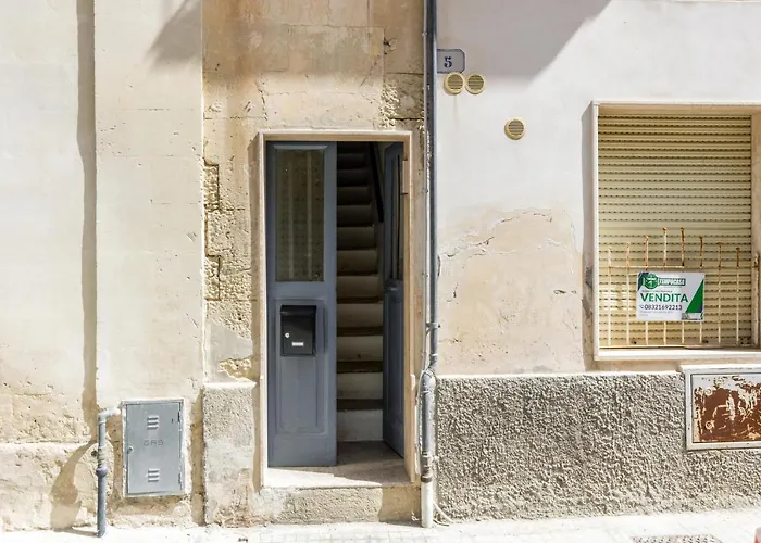 Guesthost - Center Charming Flat With Terrace * Лечче