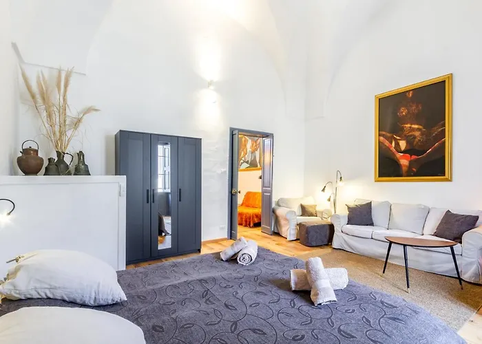 Апартаменты Guesthost - Center Charming Flat With Terrace Лечче