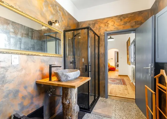 Guesthost - Center Charming Flat With Terrace