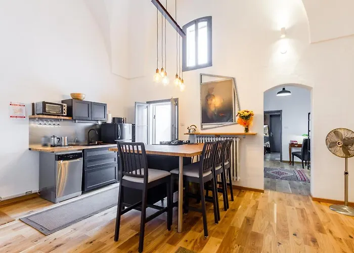 Guesthost - Center Charming Flat With Terrace Апартаменты
