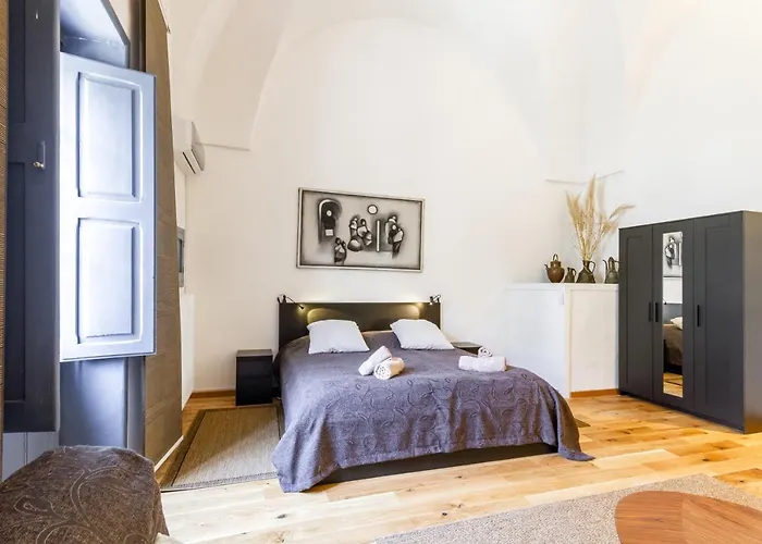 Guesthost - Center Charming Flat With Terrace Апартаменты Лечче